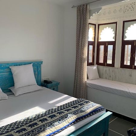 Hotel Mewari Villa Удайпур Екстер'єр фото