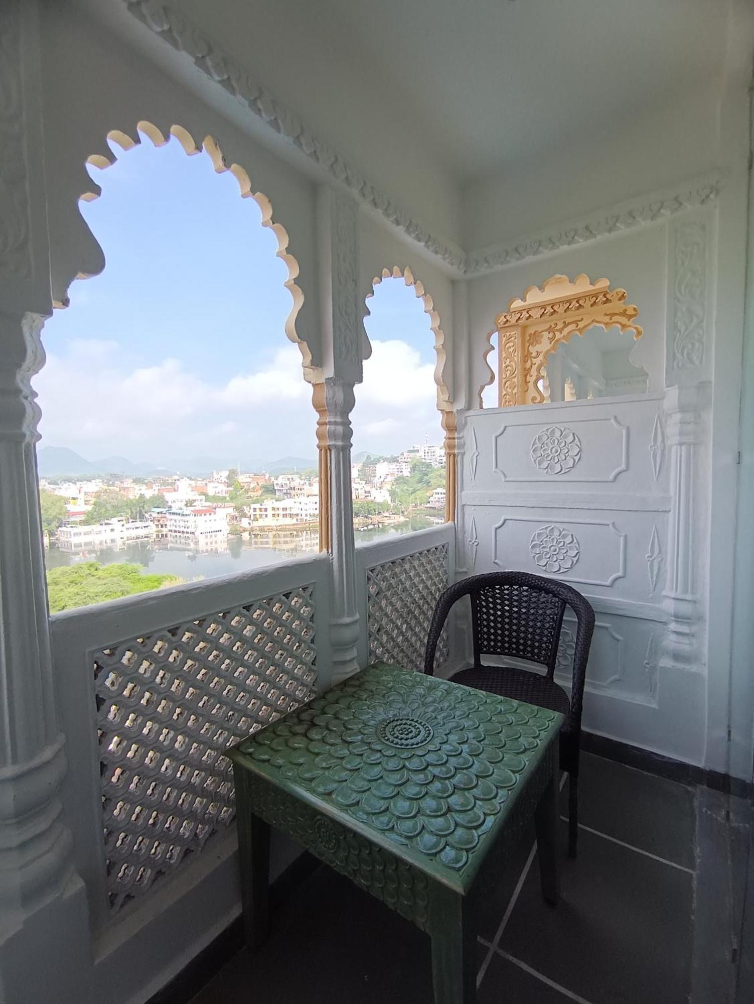 Hotel Mewari Villa Удайпур Екстер'єр фото