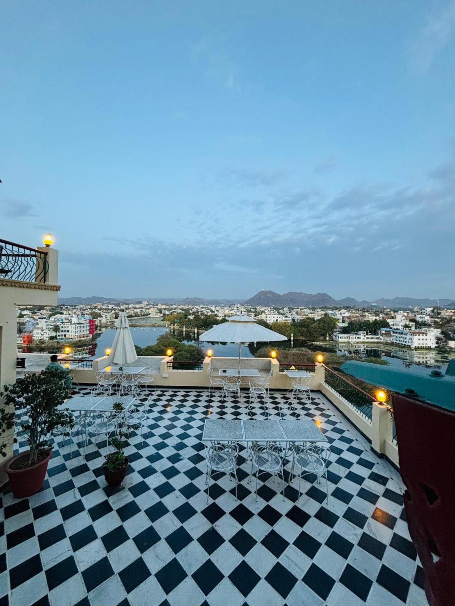 Hotel Mewari Villa Удайпур Екстер'єр фото