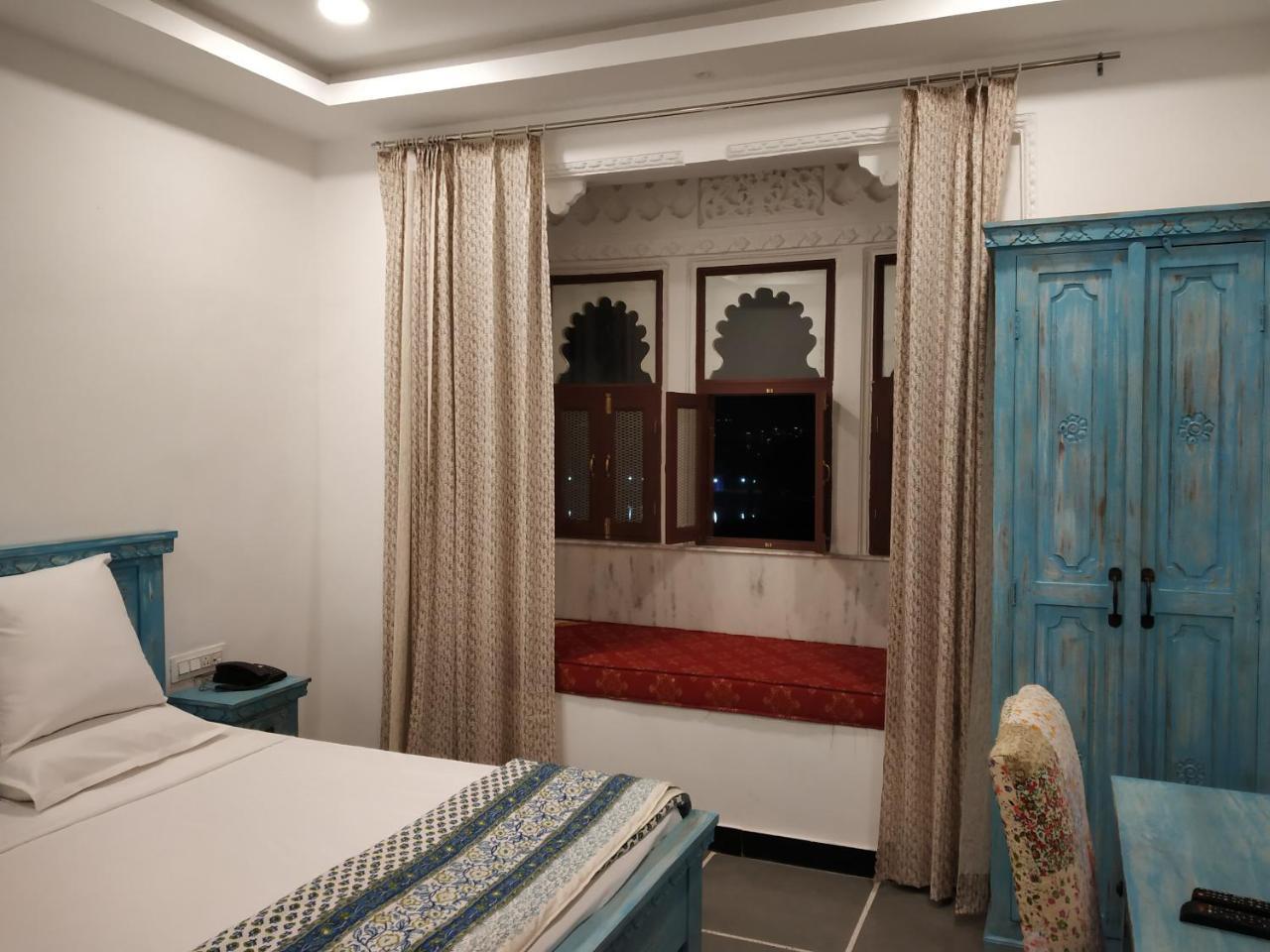 Hotel Mewari Villa Удайпур Екстер'єр фото